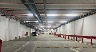 Industrial in Paris for lease Interior Photo- Image 1 of 9