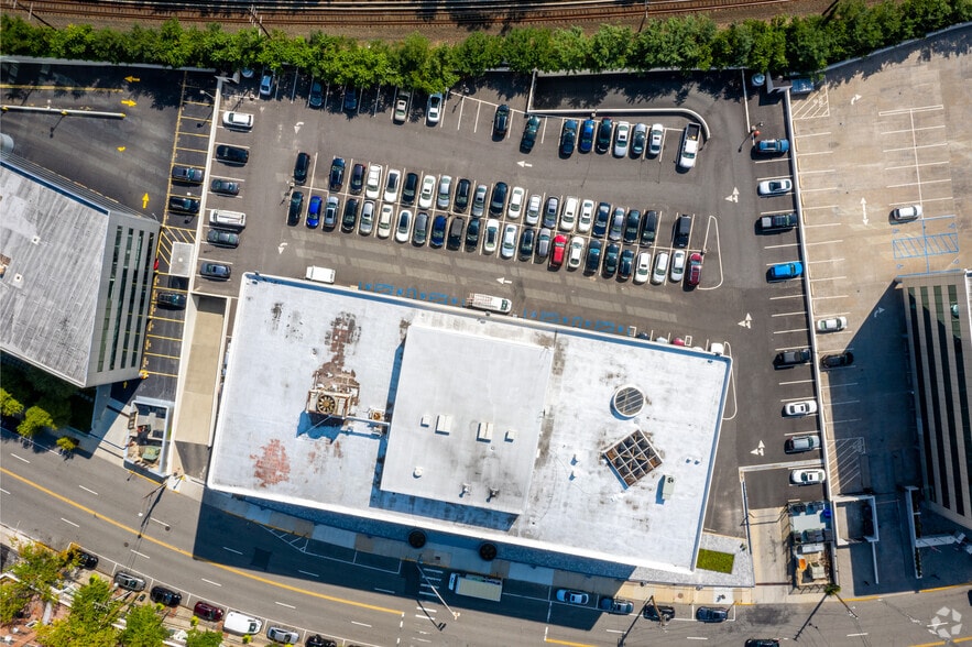 60 Cutter Mill Rd, Great Neck, NY for lease - Aerial - Image 3 of 20