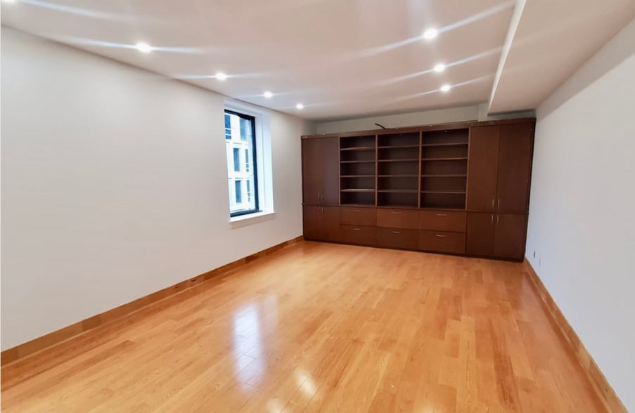 255 Rue Notre-Dame O, Montréal, QC à louer - Photo intérieure - Image 2 de 5