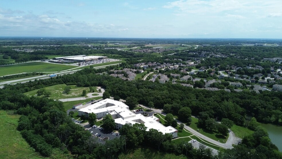8405 N Cosada Dr, Kansas City, MO for sale - Primary Photo - Image 1 of 1