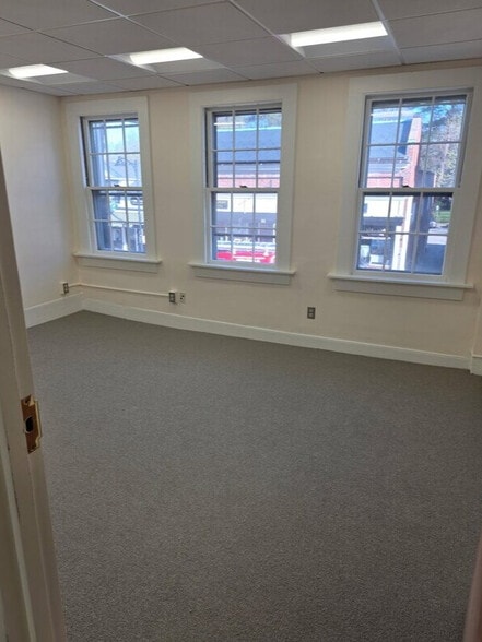 27 Main St, Concord, MA for lease - Interior Photo - Image 3 of 8
