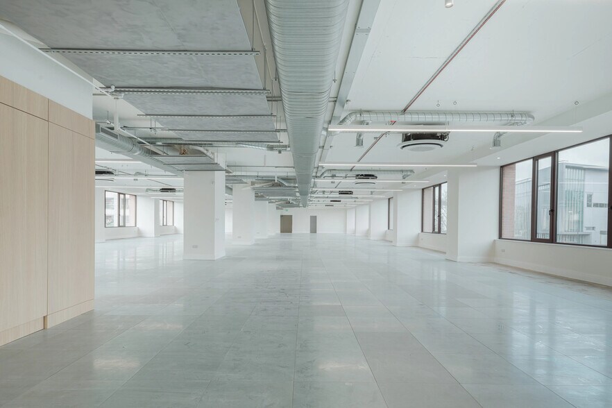 125 Finchley Rd, London for lease - Building Photo - Image 3 of 18