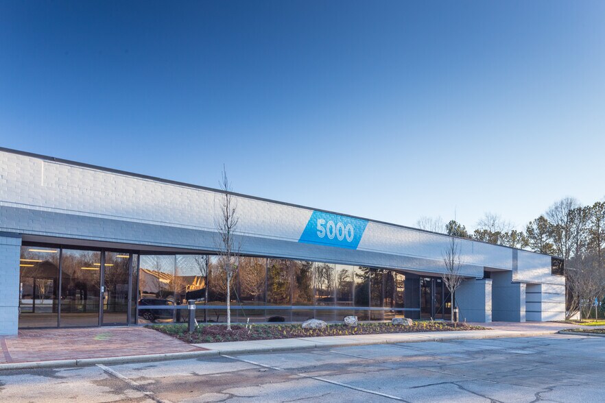 4940 Peachtree Industrial Blvd, Norcross, GA à louer - Photo du bâtiment - Image 2 de 15