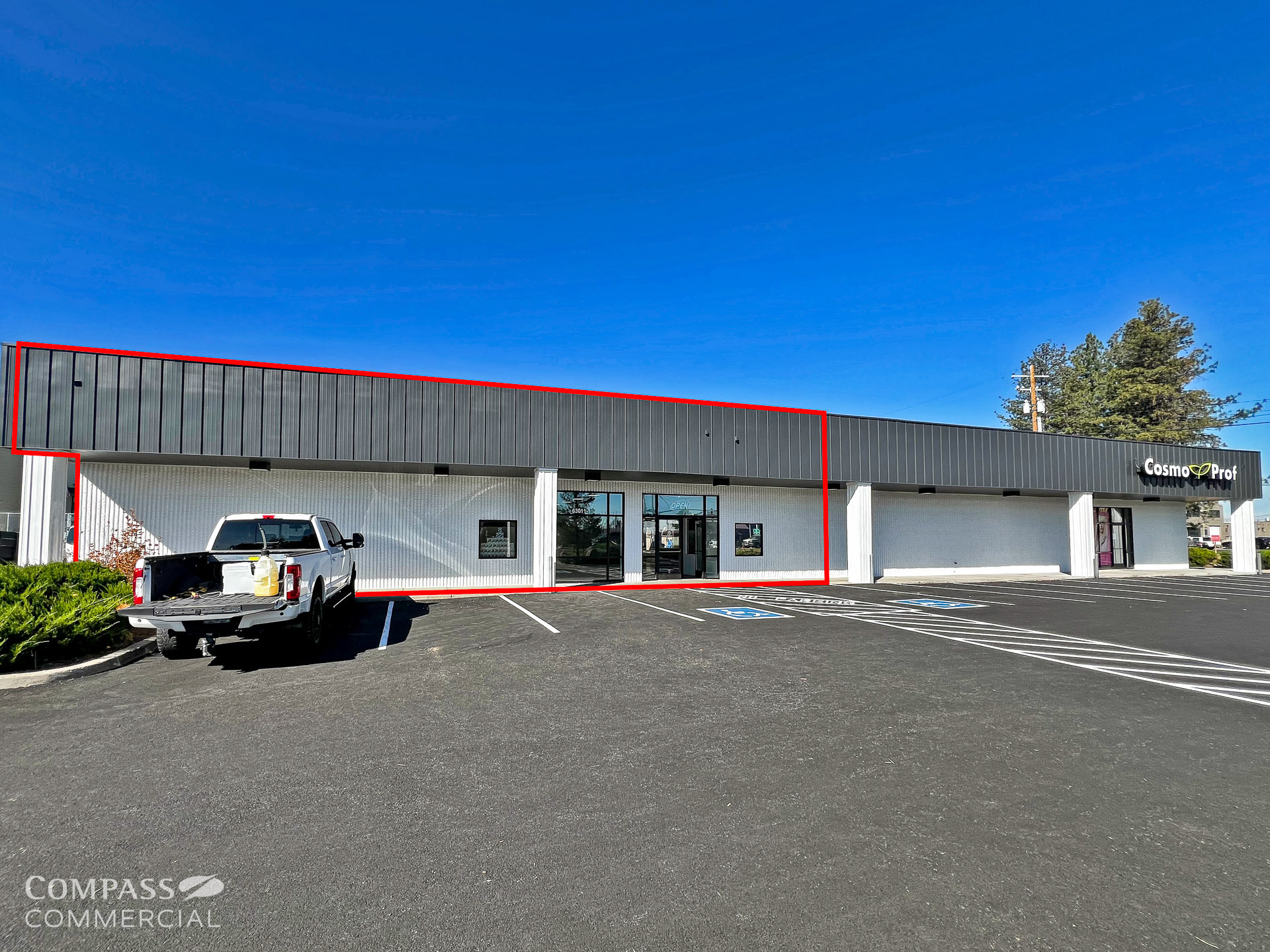 63011 N Highway 97, Bend, OR for lease Interior Photo- Image 1 of 7