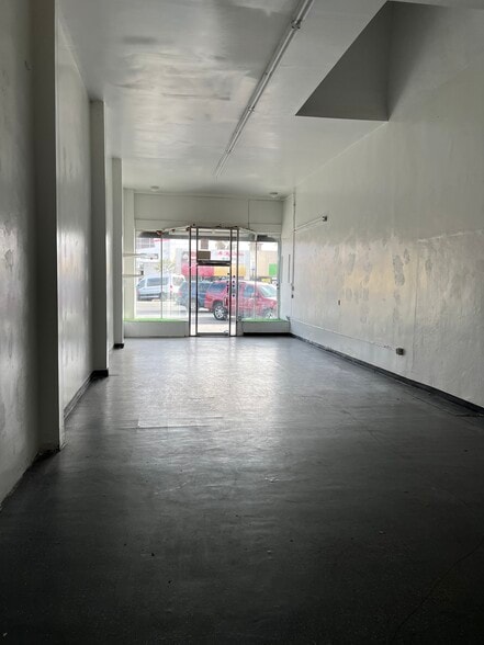6207-6209 Pacific Blvd, Huntington Park, CA for lease - Interior Photo - Image 3 of 8