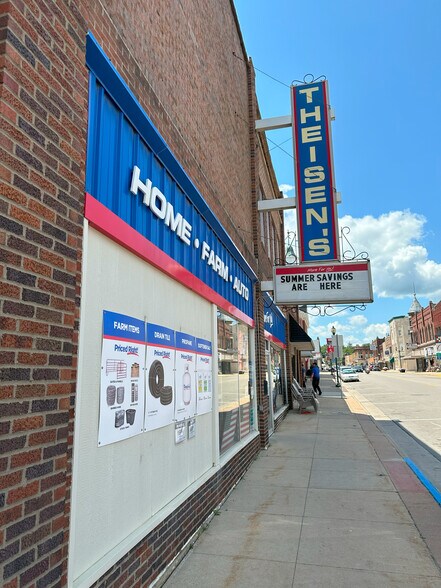 232 E 1st St, Monticello, IA à vendre - Photo du bâtiment - Image 2 de 7