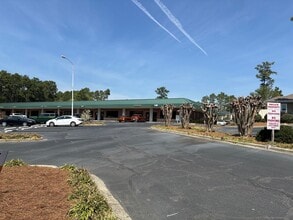 340 Commerce Ave, Southern Pines, NC for lease Building Photo- Image 2 of 14