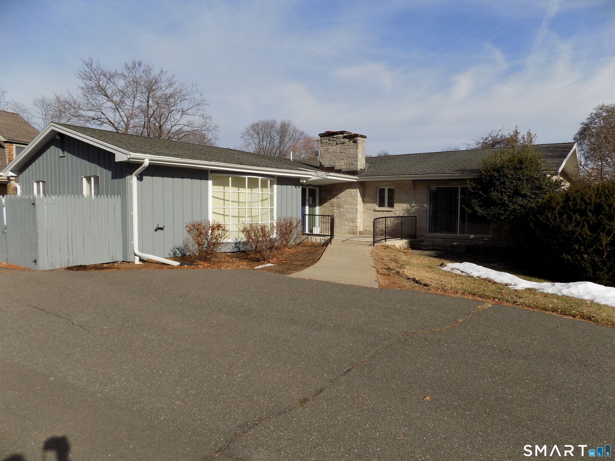 85 Beleden Gardens Dr, Bristol, CT for sale Primary Photo- Image 1 of 33