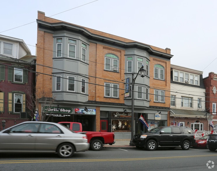 35-39 E Philadelphia Ave, Boyertown, PA for lease - Building Photo - Image 2 of 14