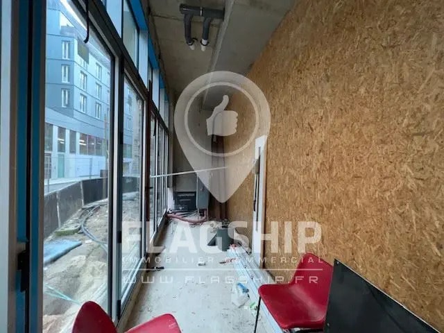 Retail in Paris for sale - Interior Photo - Image 2 of 7