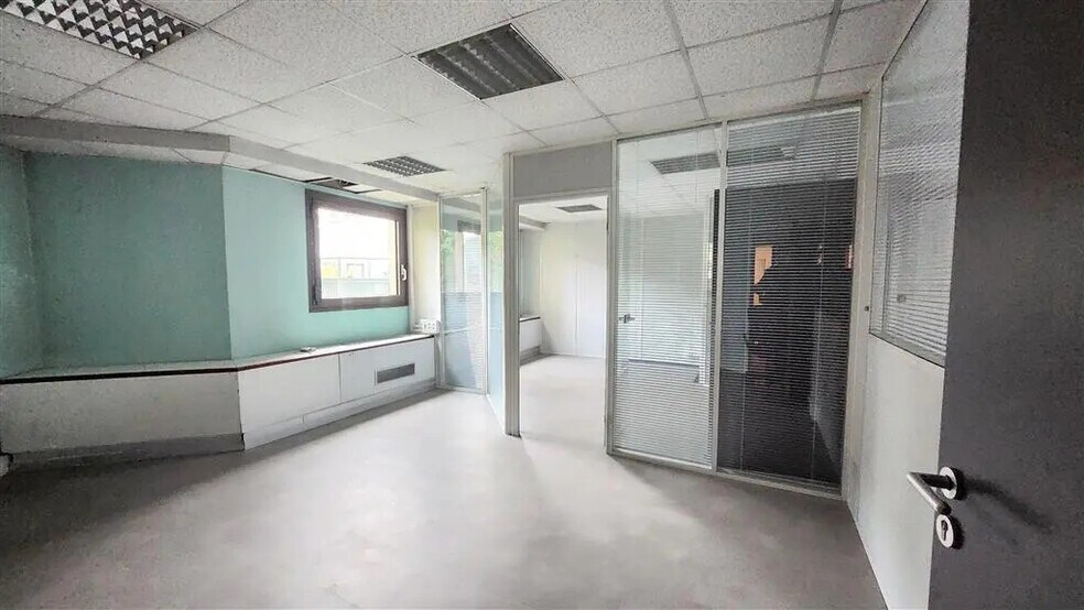 Bureau dans La Garenne-Colombes à louer - Photo du bâtiment - Image 3 de 8