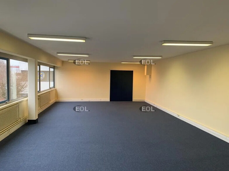 Industrial in Tremblay-en-France for lease - Building Photo - Image 3 of 4