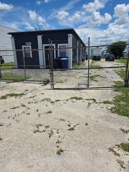 2830 St Charles St, Fort Myers, FL à vendre - Photo du bâtiment - Image 1 de 6