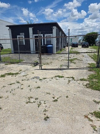 More details for 2830 St Charles St, Fort Myers, FL - Retail for Sale