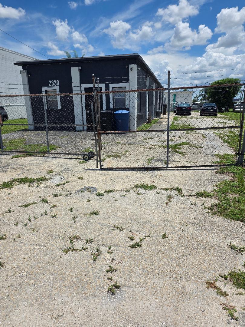 2830 St Charles St, Fort Myers, FL à vendre Photo du bâtiment- Image 1 de 7