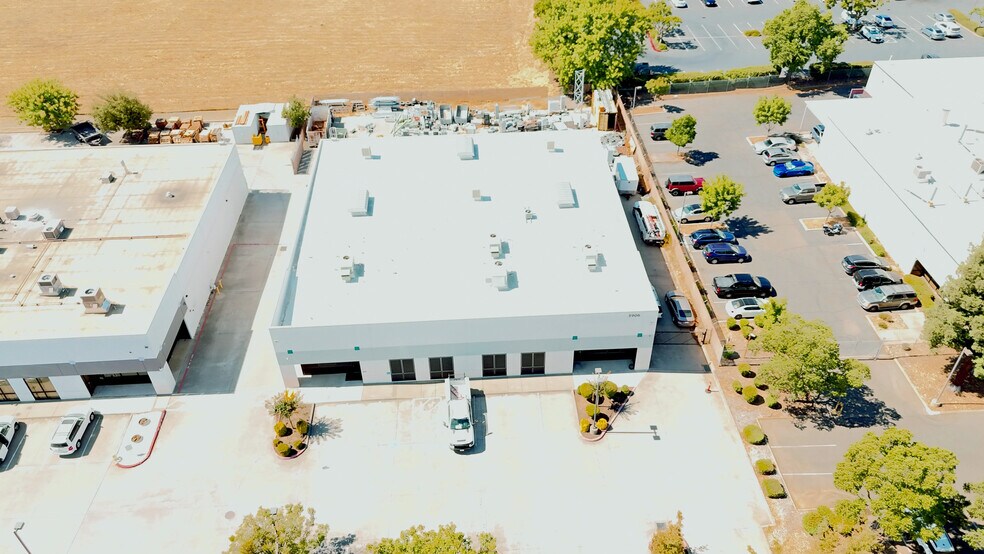 3906 Kristi Ct, Sacramento, CA à louer - Photo du bâtiment - Image 3 de 8