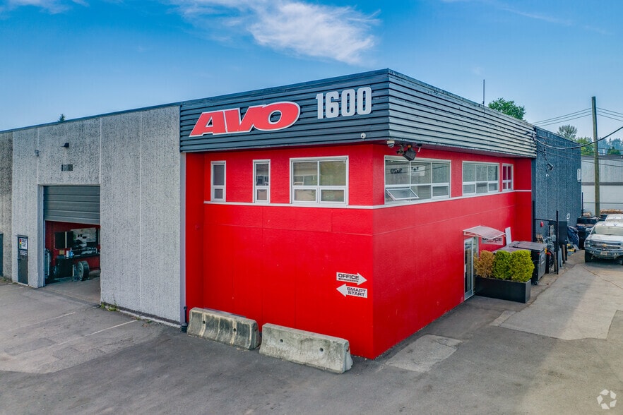 1600 Kingsway Ave, Port Coquitlam, BC à vendre - Photo du bâtiment - Image 2 de 5