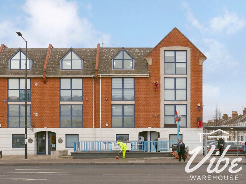 214-218 High Rd, London for lease - Building Photo - Image 2 of 8