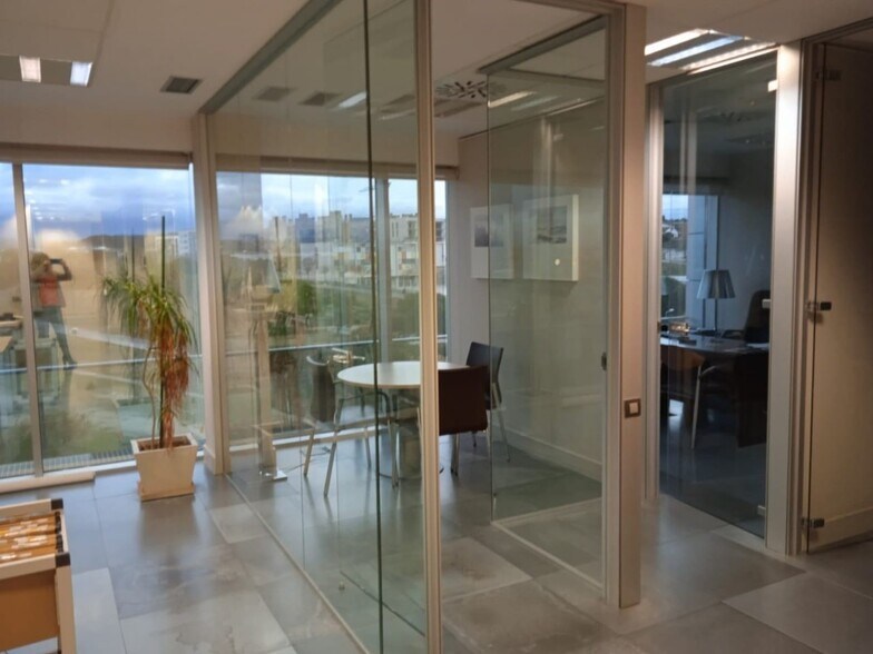 Office in Sant Cugat del Vallès, Barcelona for sale - Interior Photo - Image 2 of 4