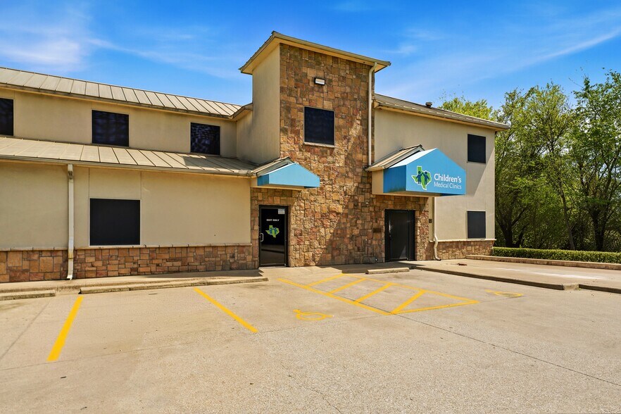 1011 W Grove St, Kaufman, TX à vendre - Photo du bâtiment - Image 2 de 48