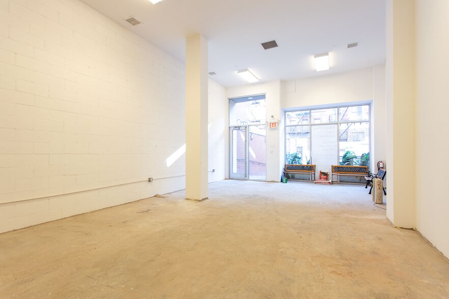171 Henry St, New York, NY for lease - Interior Photo - Image 2 of 3