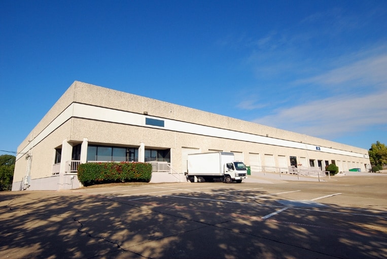 1001 N Union Bower Rd, Irving, TX for lease - Building Photo - Image 2 of 7