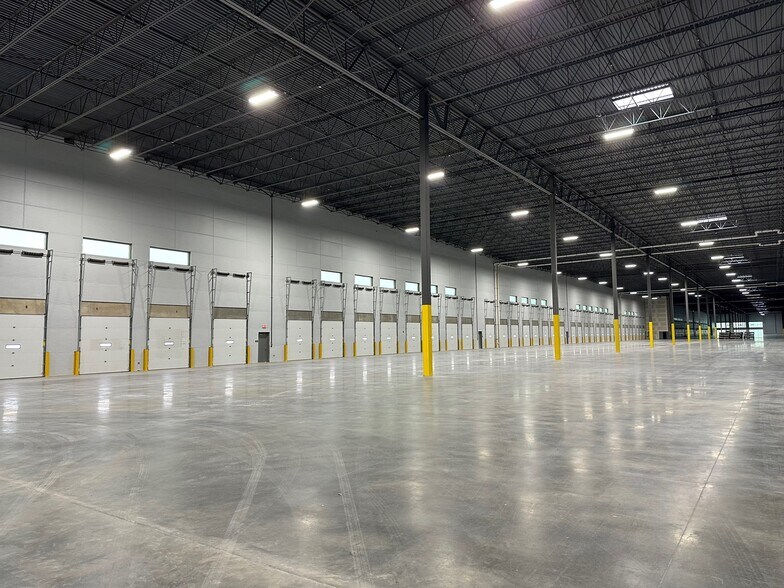 6020 W 300 S, Salt Lake City, UT for lease - Interior Photo - Image 2 of 8