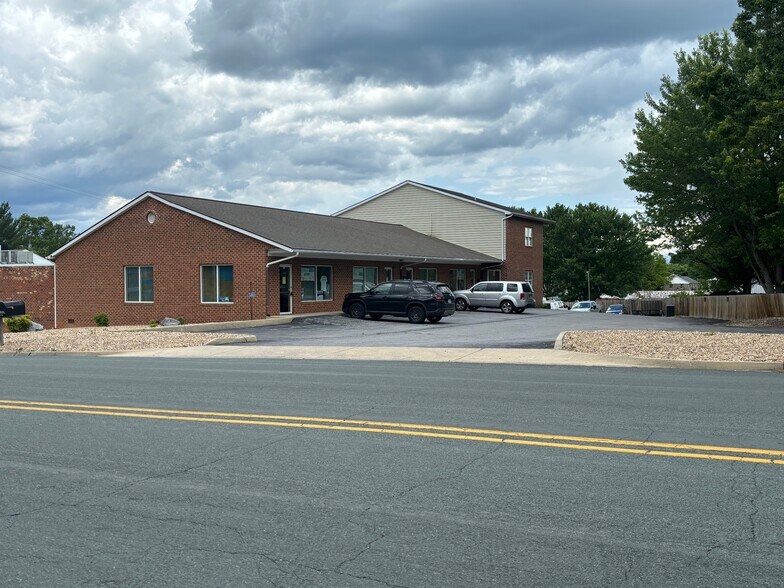 1020 Jefferson Hwy, Staunton, VA à vendre - Photo du bâtiment - Image 1 de 6