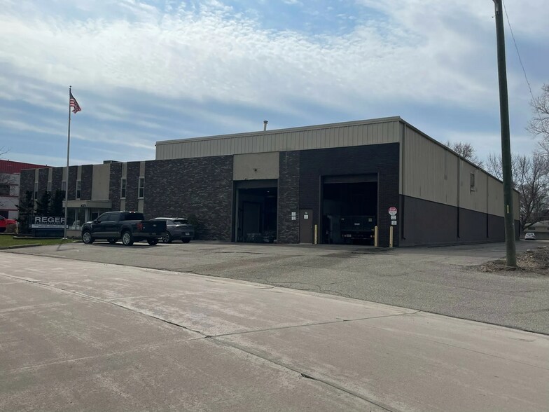 31375 Fraser Dr, Fraser, MI à vendre - Photo du bâtiment - Image 2 de 2