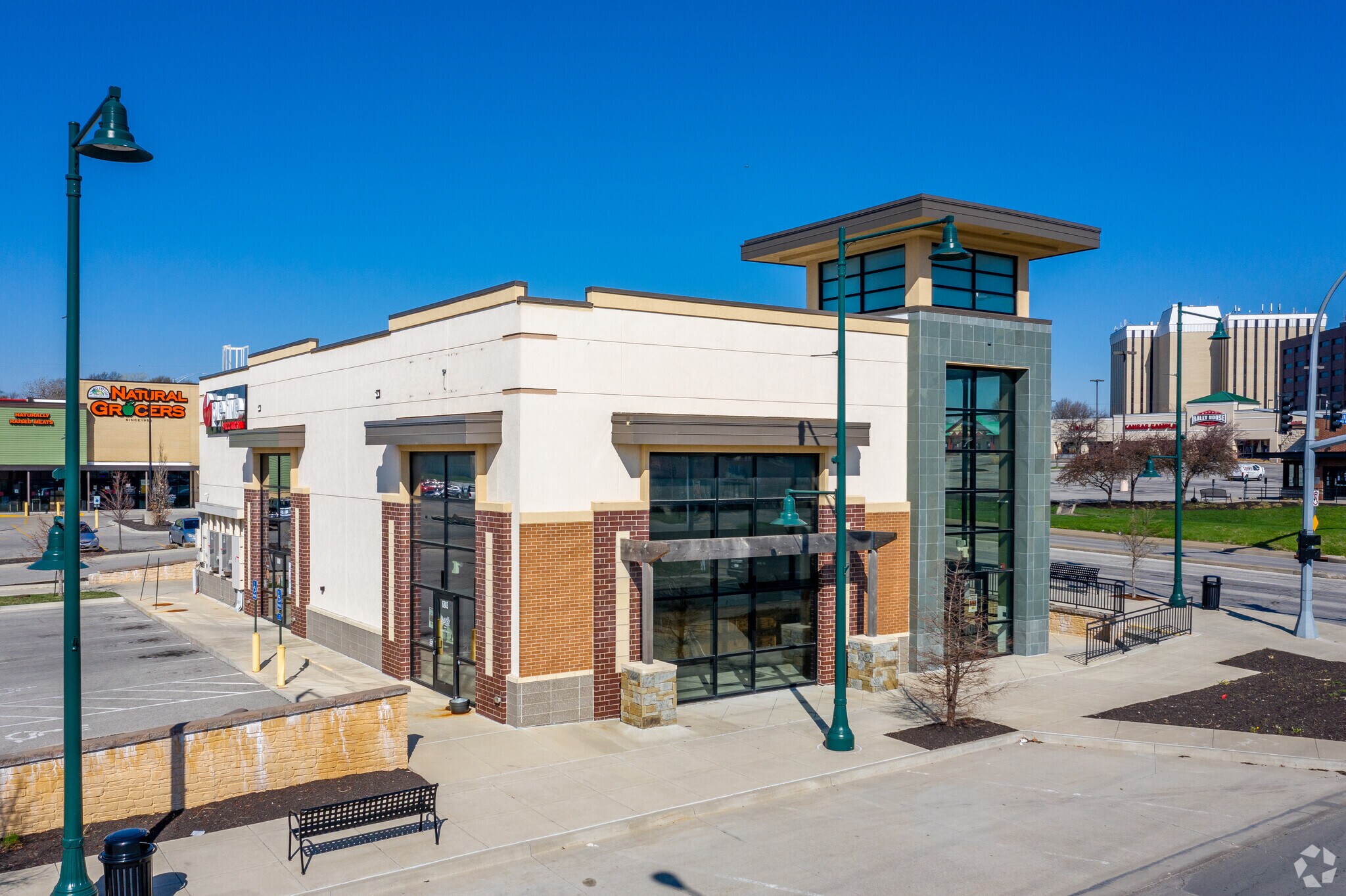 6803-6809 Johnson Dr, Mission, KS for lease Building Photo- Image 1 of 3