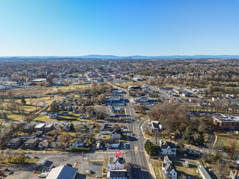 600 E Main St, Waynesboro, VA for sale - Building Photo - Image 3 of 39