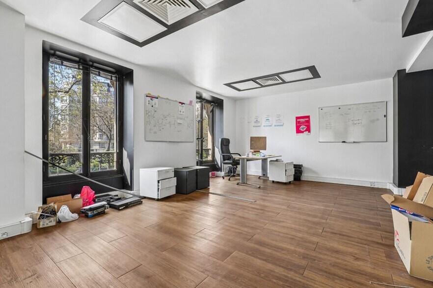 53 Boulevard Voltaire, Paris for lease - Building Photo - Image 2 of 12