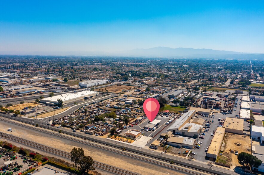 Industrial Yard and Office Building portefeuille de 2 propriétés à vendre sur LoopNet.ca - Photo du bâtiment - Image 2 de 22