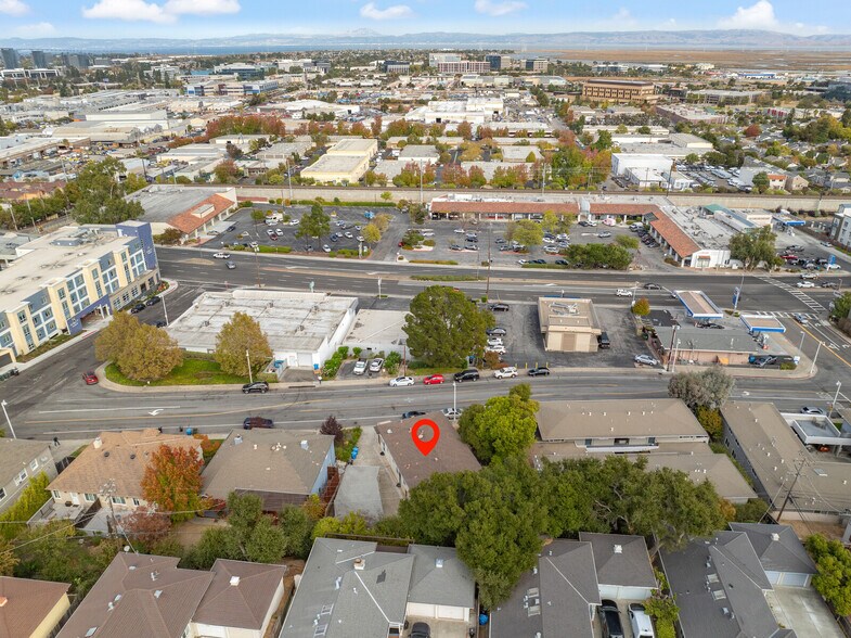 64 Laurel St, San Carlos, CA à vendre - Photo du bâtiment - Image 3 de 6