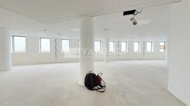 Office in Lyon for sale Interior Photo- Image 2 of 4