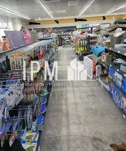 Retail in Vitrolles for lease - Interior Photo - Image 1 of 5