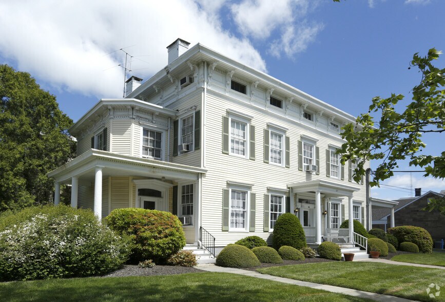 63 W Main St, Freehold, NJ à louer - Photo du bâtiment - Image 3 de 5