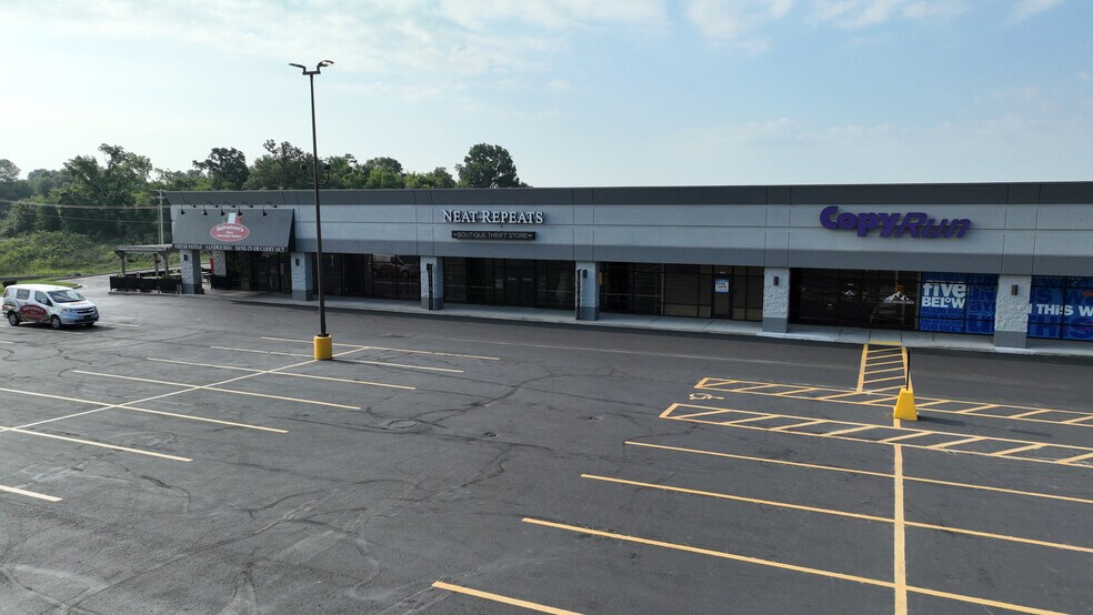 1932-1966 W Retail Ln, Ozark, MO à louer - Photo du bâtiment - Image 2 de 10