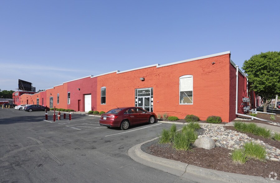 1121 Jackson St NE, Minneapolis, MN à louer - Photo du bâtiment - Image 3 de 3