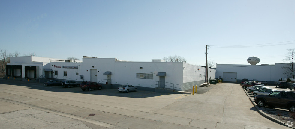 1900 S 89th St, Milwaukee, WI for sale - Building Photo - Image 1 of 5