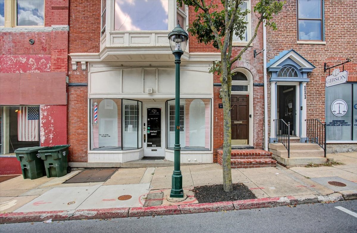 109 N Potomac St, Hagerstown, MD for lease Interior Photo- Image 1 of 17