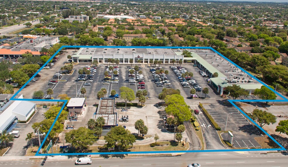 7841-7899 Pines Blvd, Pembroke Pines, FL à vendre - Aérien - Image 1 de 45