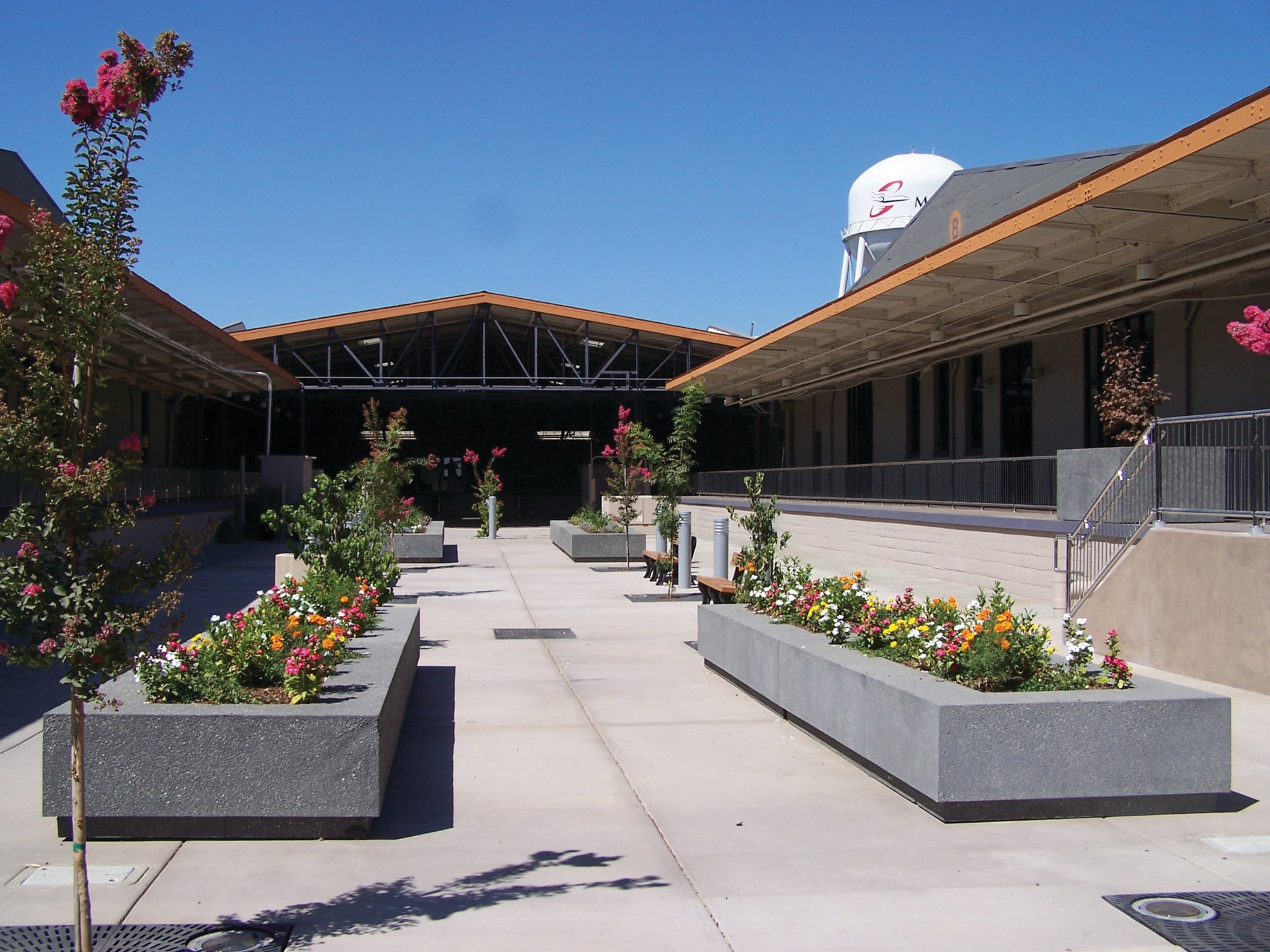 5029 Dudley Blvd, Mcclellan, CA à louer Photo du bâtiment- Image 1 de 15