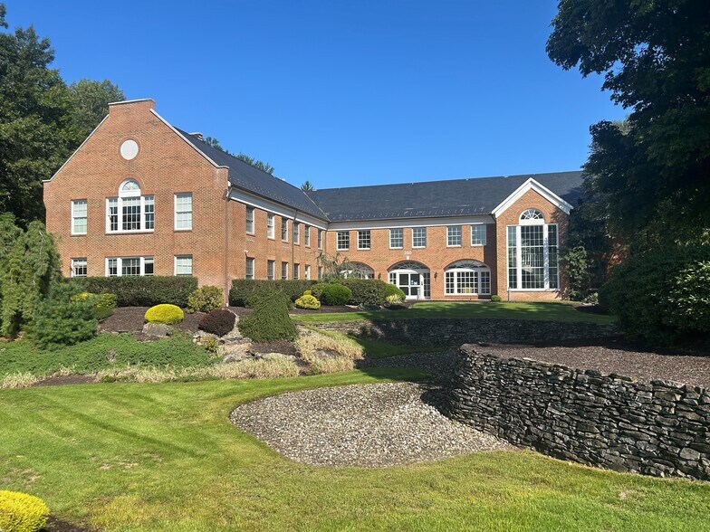 250 Oak Ridge Rd, Oak Ridge, NJ à vendre - Photo du bâtiment - Image 2 de 4