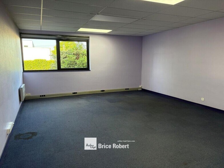Flex in Genas for lease - Interior Photo - Image 2 of 7