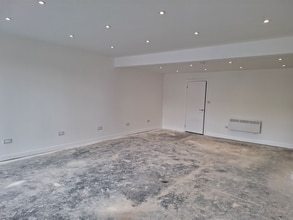 9-21 Trough Gate, Oldham for lease Interior Photo- Image 2 of 3