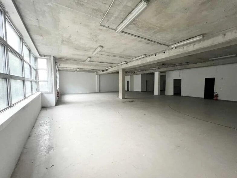 Rue Georges Auric, Paris for lease - Interior Photo - Image 2 of 5