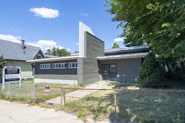 More details for 450 Hanover St, Manchester, NH - Specialty for Sale