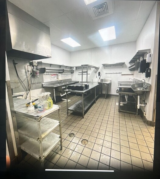 9648-9664 W Linebaugh Ave, Tampa, FL for sale - Interior Photo - Image 3 of 10