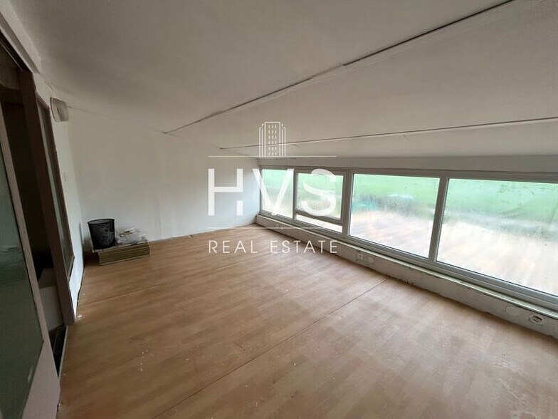 935 Route De Loqui, Aix-en-Provence for lease - Interior Photo - Image 2 of 5